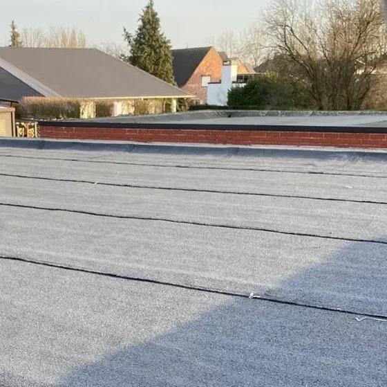 Vertidak plaatst platte daken bij renovaties.